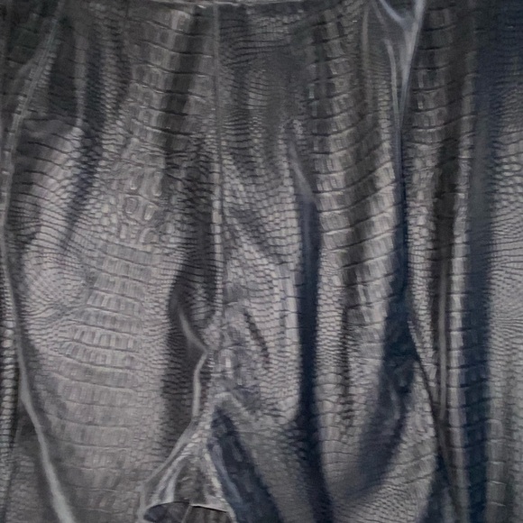 Good American The Croc Exec Black High Waist Faux Leather
Pants SZ 4 - Picture 12 of 16